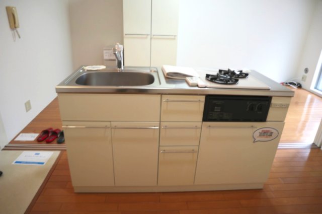 キッチン　コンパクトなキッチンで掃除もラクラク