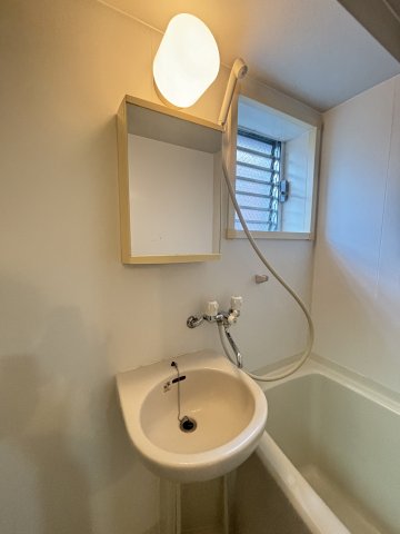 洗面設備　コンパクトで使いやすい洗面所