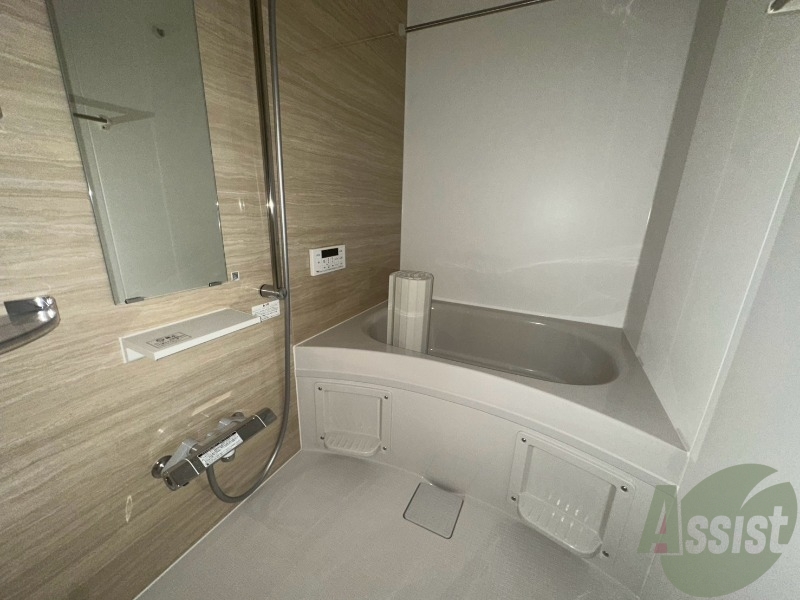 バス・シャワールーム　バスルームには追い焚きなど便利な機能が付いてます。