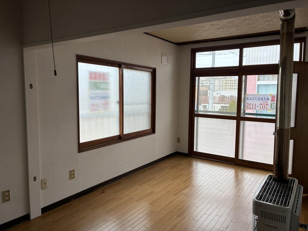 居室・リビング　角部屋で２面採光