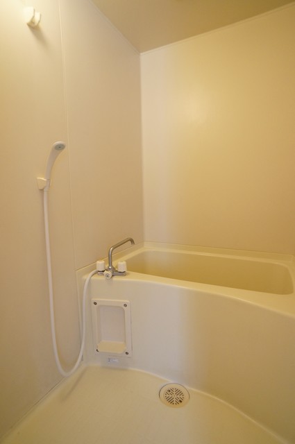 バス・シャワールーム　バストイレ別なのでゆったり癒しのバスタイムを満喫できますね♪