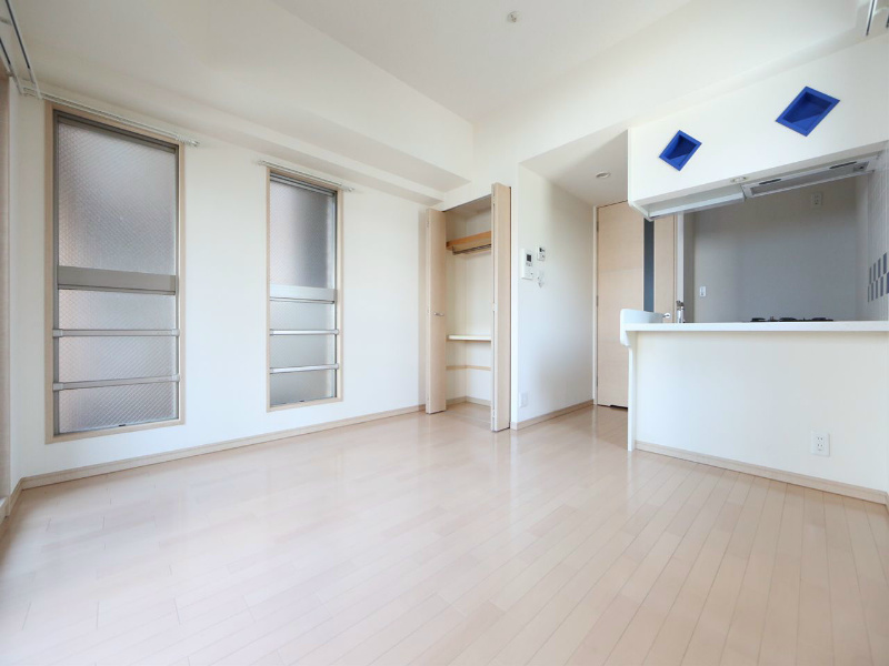 居室・リビング　洋室9.7帖　クローゼット付（収納充実してます）