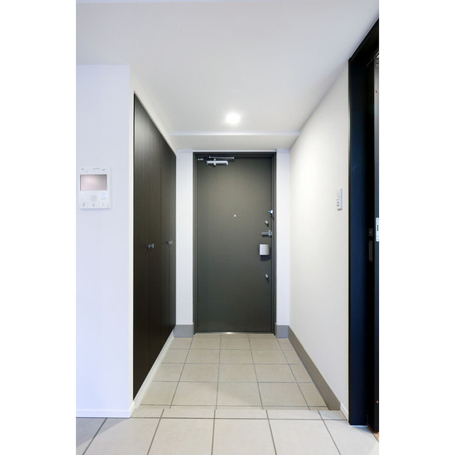 玄関　※別部屋の参考写真です。