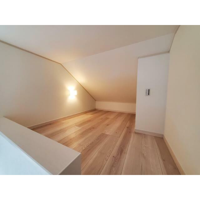 その他設備　ロフトへは階段で楽々上り下り♪側面はクローゼット＆棚になって