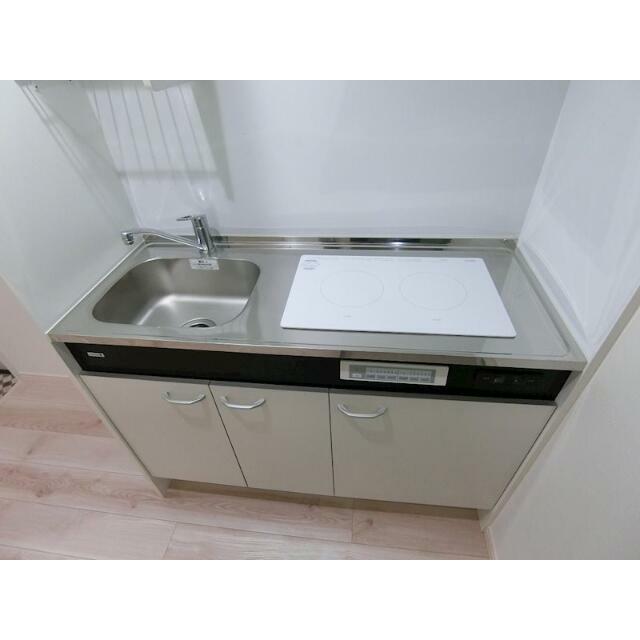 キッチン　一人暮らしに丁度いいサイズ、お手入れ楽々のＩＨキッチンです！