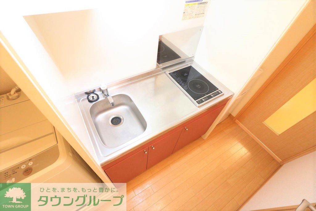 キッチン　広めのキッチン。２口電気コンロ（ラジエントヒーター）です