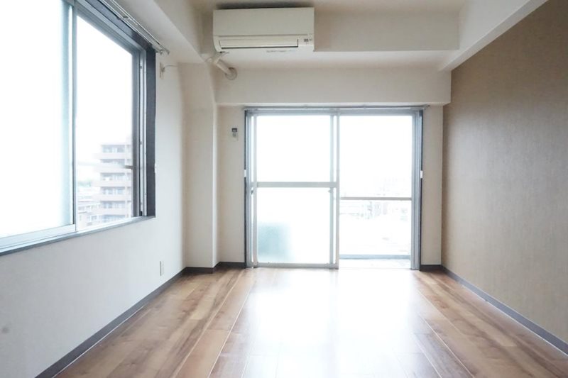 居室・リビング　６帖の洋室☆２面採光