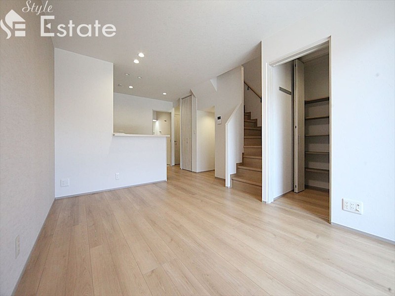 居室・リビング　内装