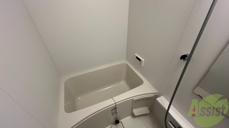 バス・シャワールーム　お風呂です。浴室乾燥機能もあり、雨の日の洗濯も困りません。