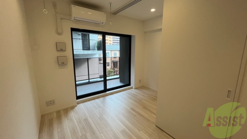 居室・リビング　５．８帖のリビングです。奥は２．６帖の洋室です。