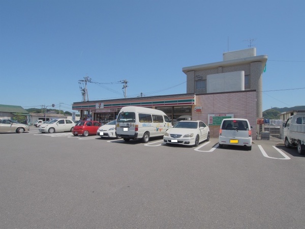 コンビニ　セブンイレブン嬉野築城店（コンビニ）まで242m