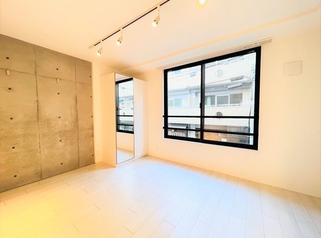 居室・リビング　広々とした洋室