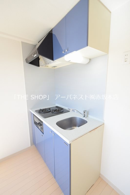 キッチン　２口ガスキッチン、魚焼きグリル付き