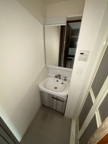洗面設備　同物件別部屋写真