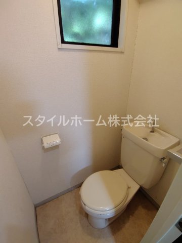 トイレ　別部屋写真です。