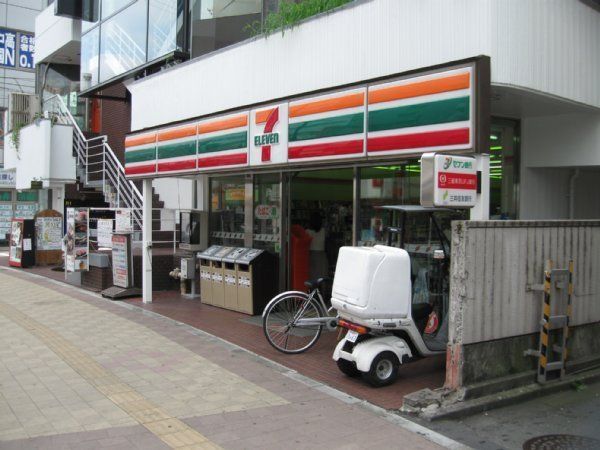 コンビニ　セブン‐イレブン 聖蹟桜ケ丘駅前店（コンビニ）まで308m