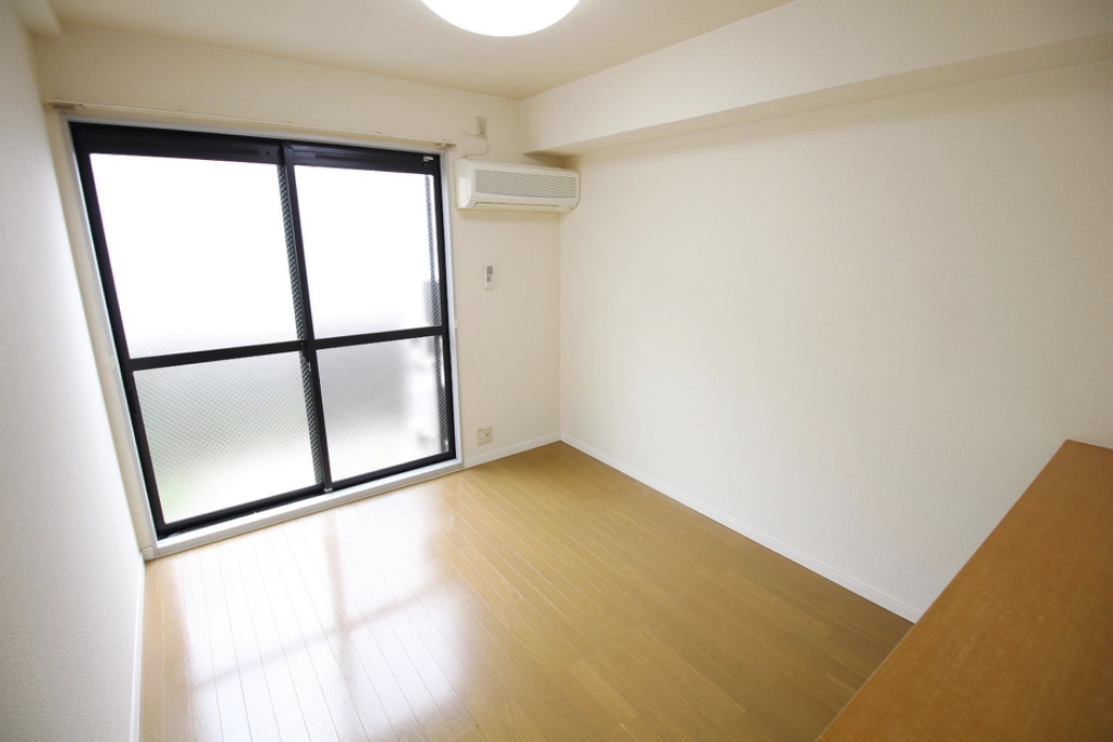 居室・リビング　メゾネット1Fはフローリング仕様（家具・家電無し）