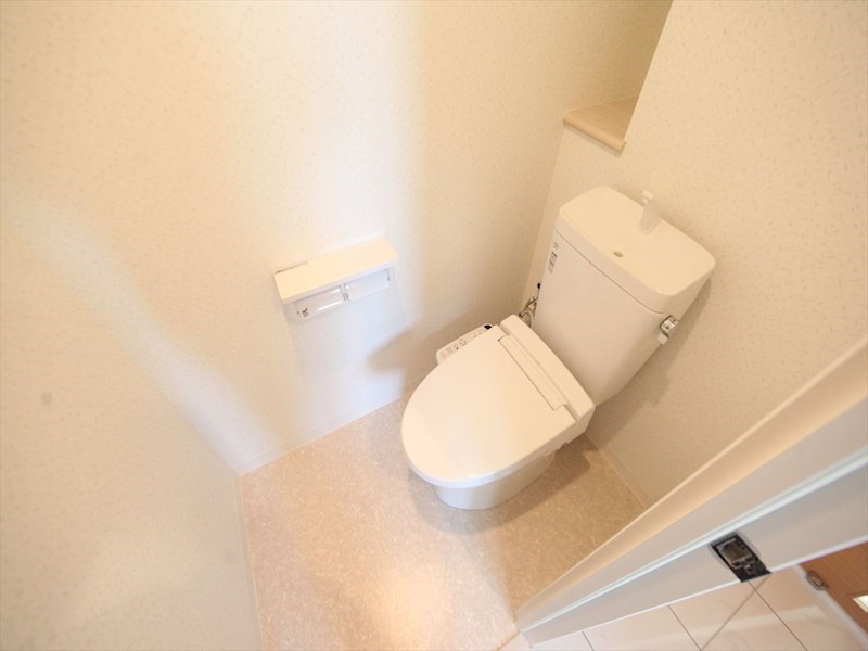 トイレ　温水洗浄便座付トイレ（ウォシュレット付）