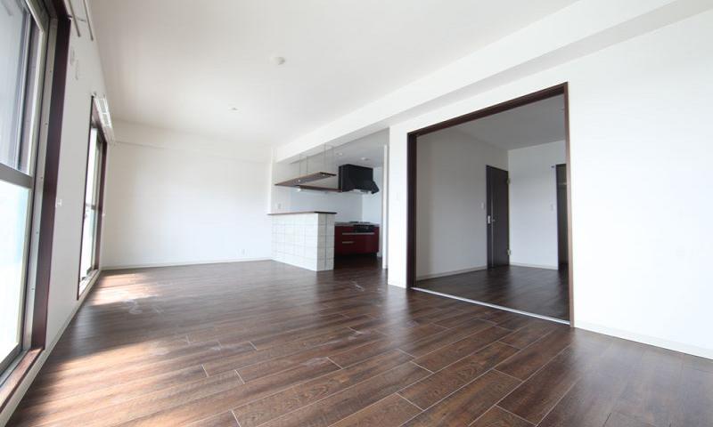 居室・リビング　LDK16.2帖 + 洋室6帖