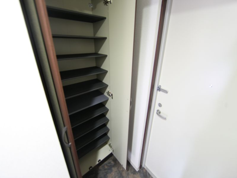 玄関　玄関シューズボックス充実