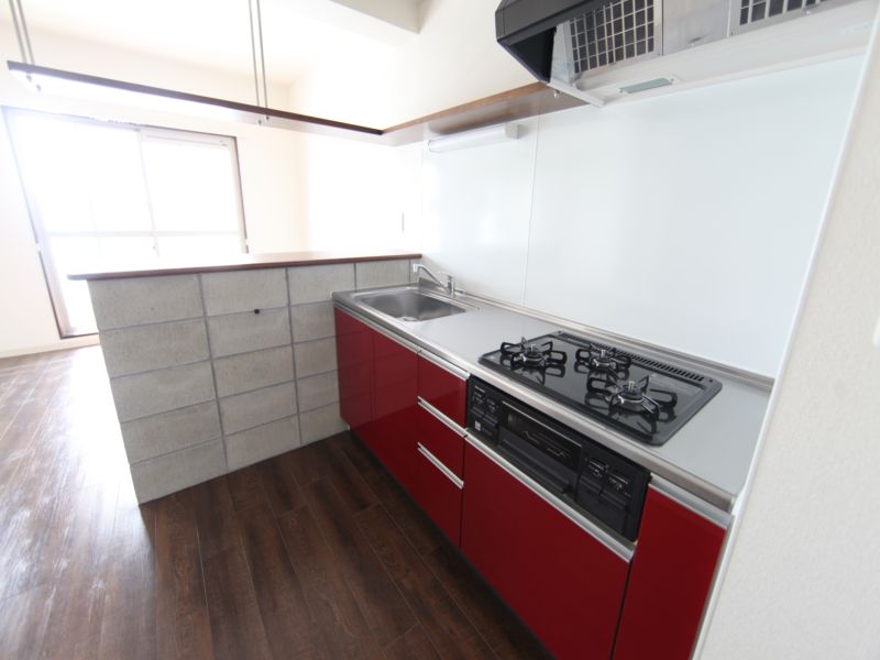 キッチン　システムキッチン（ガス3口・グリル付）