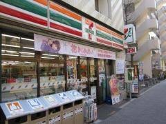 コンビニ　セブンイレブン武蔵小金井本町二丁目店（コンビニ）まで167m