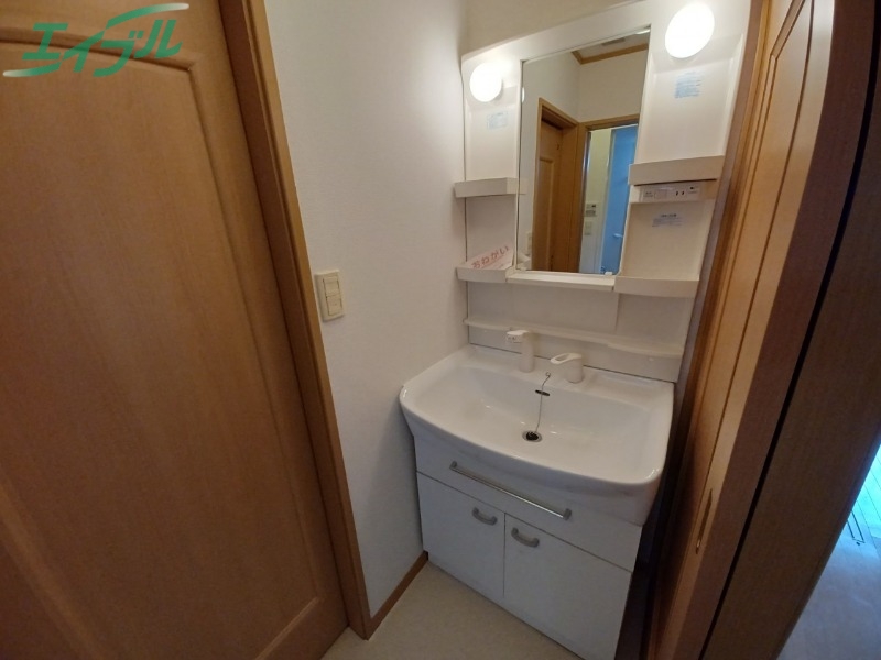 洗面設備　同型参考写真