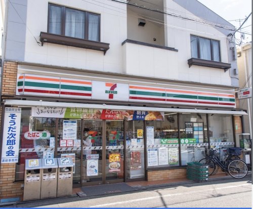 コンビニ　セブンイレブン 五本木店（コンビニ）まで636m