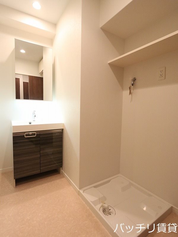 洗面設備　※同型タイプの為現状優先