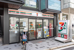 コンビニ　セブンイレブン 渋谷神宮前5丁目店（コンビニ）まで481m