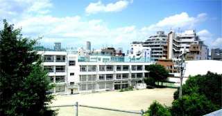 中学校　渋谷区立広尾中学校（中学校）まで265m