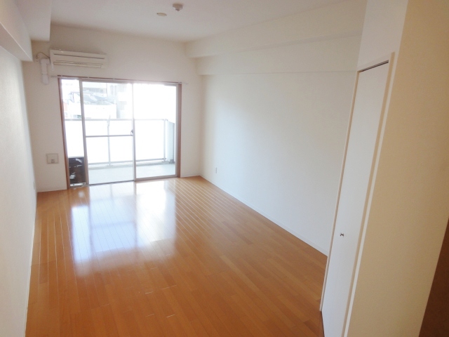 居室・リビング　同物件別号室の写真です。