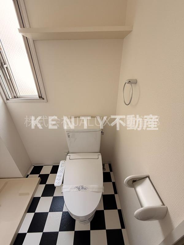 トイレ　落ち着いた色調のトイレです