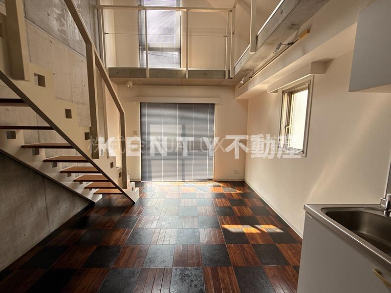 居室・リビング　こちらのリビングで趣味の時間をお楽しみください