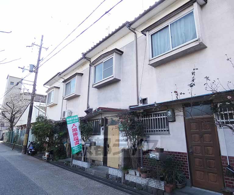 建物外観　寺田屋すぐの立地です。