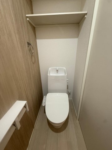 トイレ　トイレはタンク式