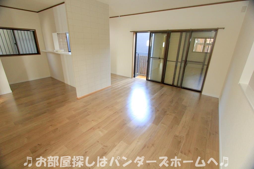 高野道2丁目貸家の居間写真