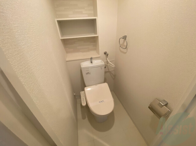 トイレ　こちらはトイレです。清潔感があり、安心して使用できます。