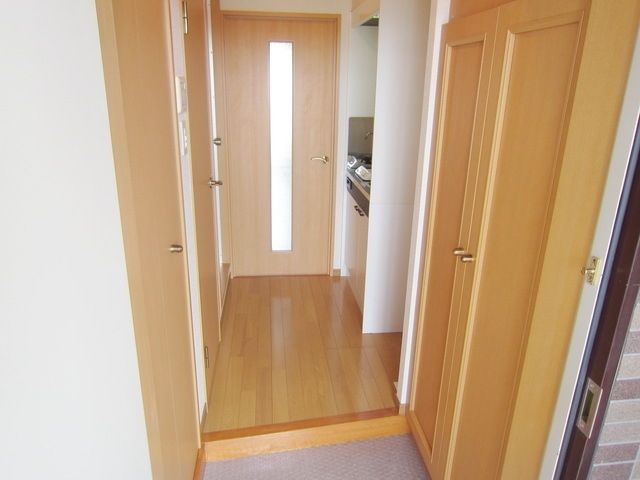 玄関　※別部屋参考写真
