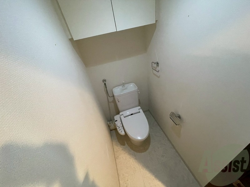 トイレ　こちらはトイレです。清潔感があり、安心して使用できます。