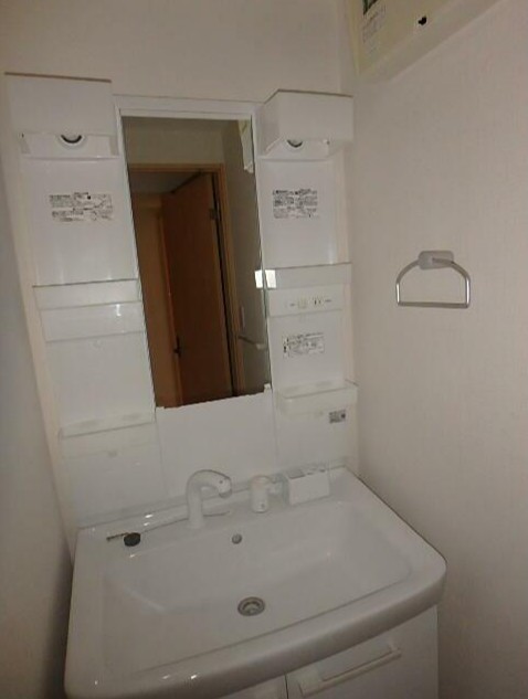 洗面設備　※別部屋の参考写真です。