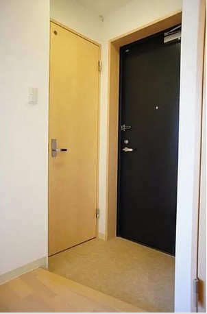 玄関　※別部屋の参考写真です。