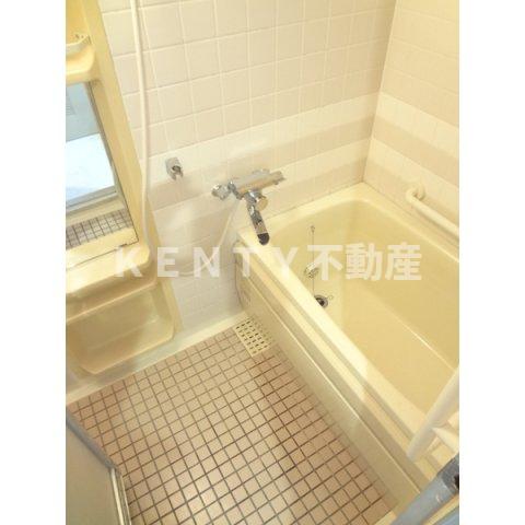 バス・シャワールーム　コンパクトで使いやすいお風呂です