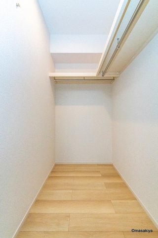 収納　写真は同じ建築会社の物です。色、仕様は異なる場合があります。
