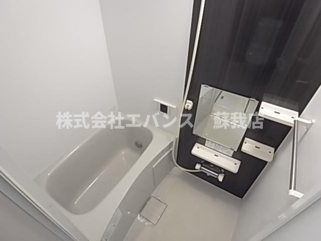 バス・シャワールーム　コンパクトで使いやすいお風呂です