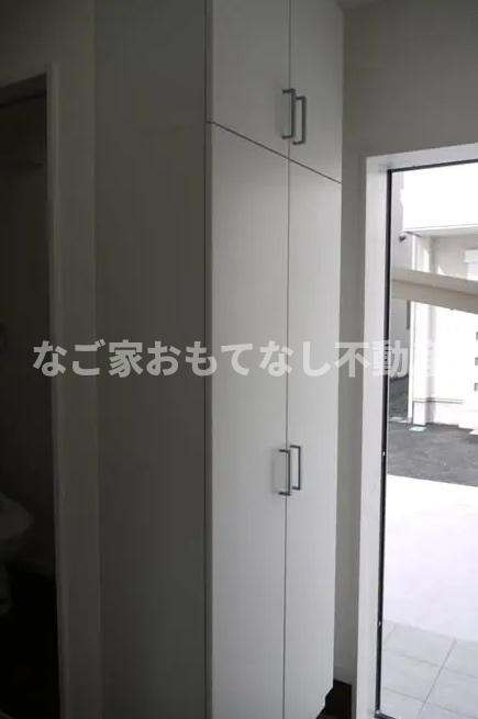 玄関　※写真は別号室