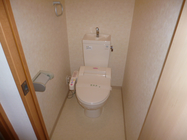 トイレ　ウォシュレット付きで設備充実