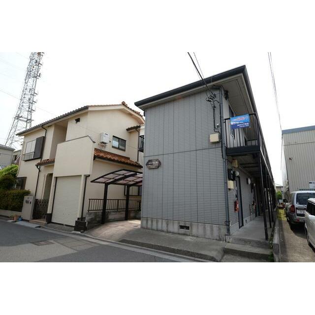 建物外観　自転車置き場には屋根があり、雨の日でも安心です♪