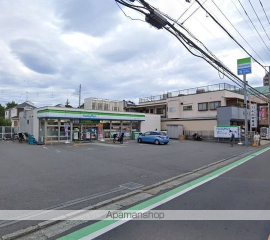 コンビニ　ファミリーマート（コンビニ）まで757m