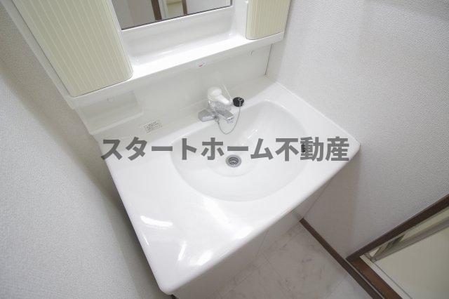 洗面設備　使いやすい洗面所です